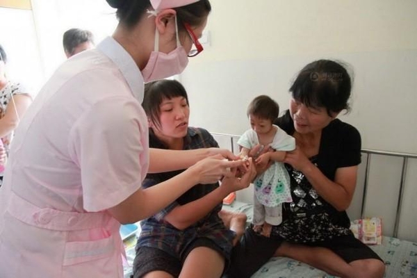 Самая крошечная в мире трехлетняя девочка живет в Китае