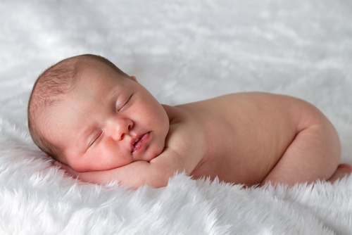 Новорожденный ребенок имеет развитые органы чувств