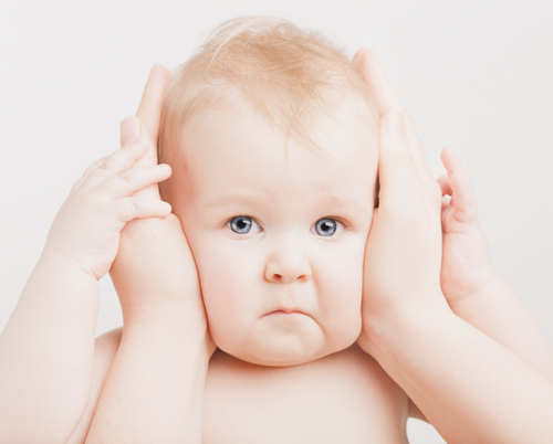 Проблемы со слухом у новорожденных: ранние признаки