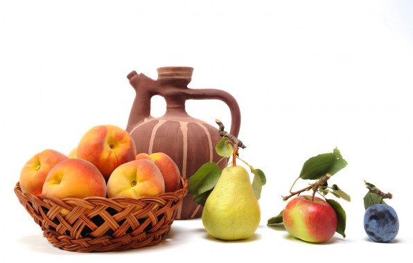 Из фруктов выбери груши, персики или сливы 