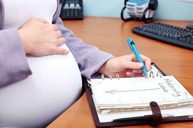 Трудоголизм вреден для здоровья беременных и их малышей 