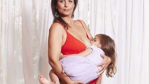 Жительница Австралии будет кормить ребенка грудью до 10 лет