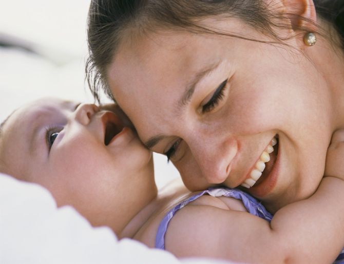 Жестикуляция родителей помогает в развитии речи малыша