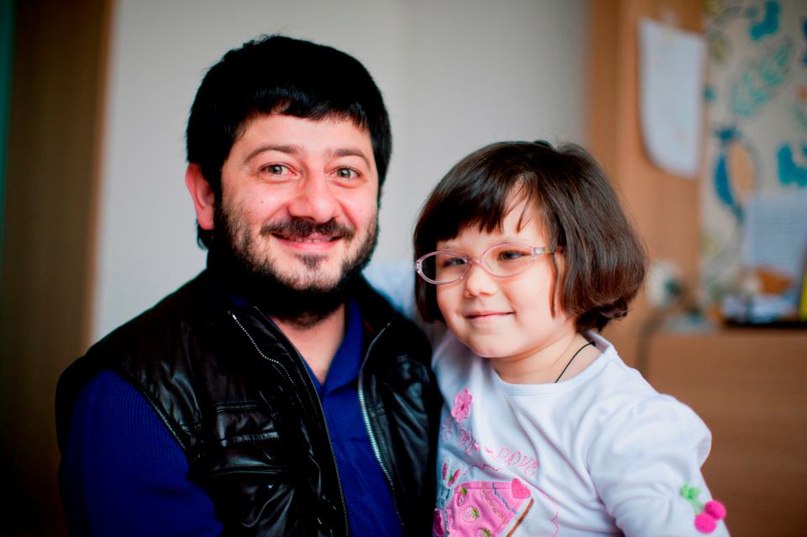 Звездный пример: комик Галустян спас маленькую девочку