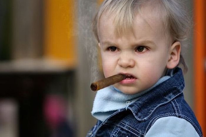 Отучить детей курить могут только строгие родители
