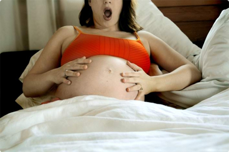 Женщина во время родов