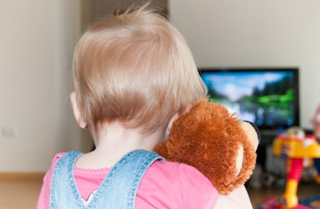 Телевизор задерживает развитие речи ребенка
