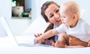 Может ли одинокая женщина усыновить малыша