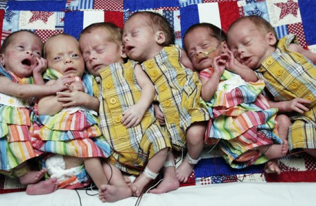 Дама родила шестерых близнецов
