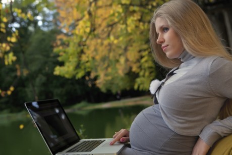 Чем вреден компьютер во время беременности