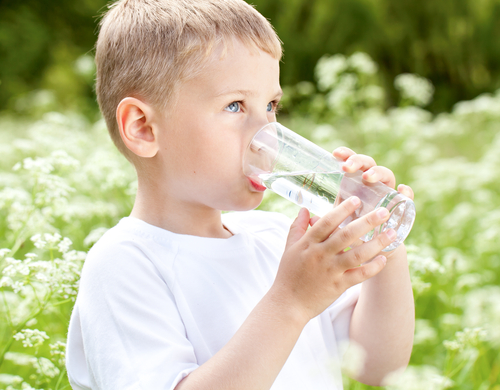 Ребенок пьет много воды: это плохо или хорошо?
