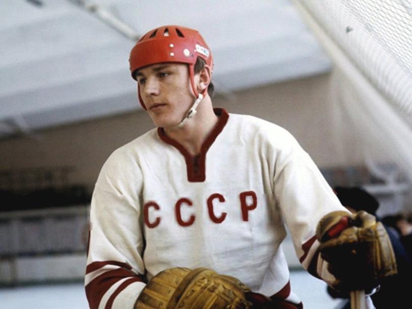 Хоккеист Г. Цыганков