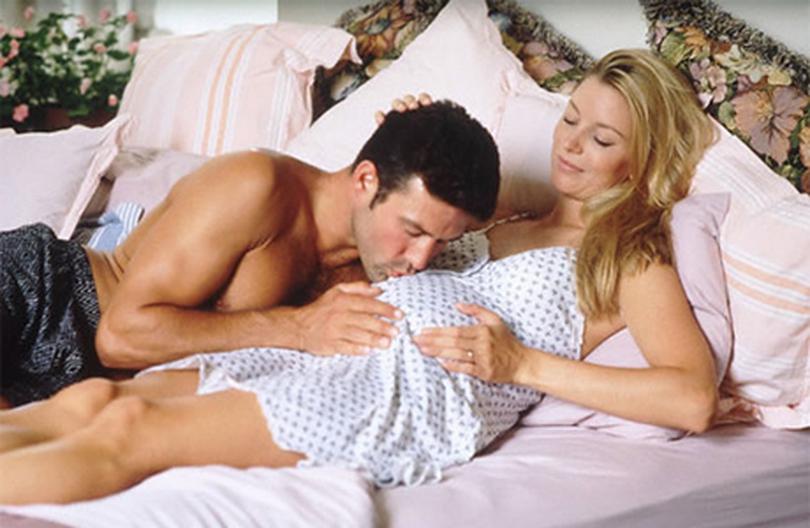 Муж и жена смотрят, как их прислуга занимается сексом