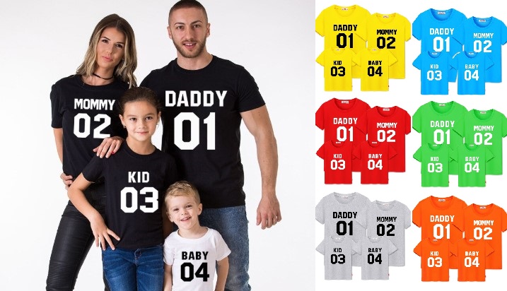Одинаковые футболки для всей семьи.