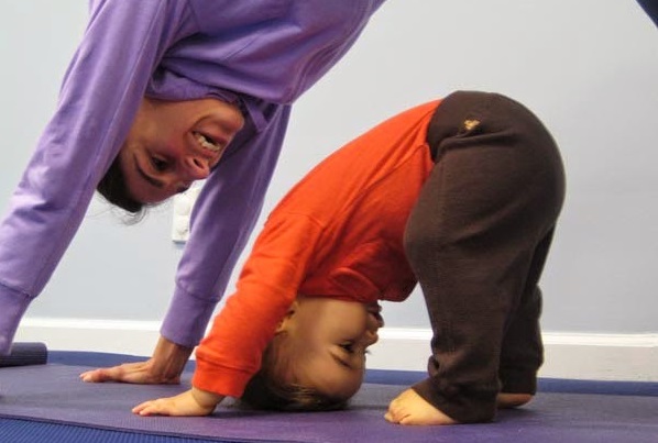Упражнения для укрепления спины детям до года thumbnail
