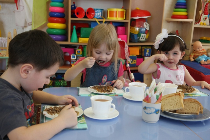 Прием пищи в детском саду картинки