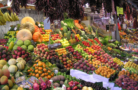 Лучше выбирать овощи и фрукты на рынке