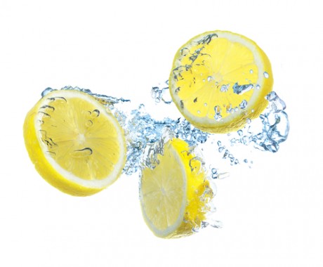Добавляй в воду лимонный сок